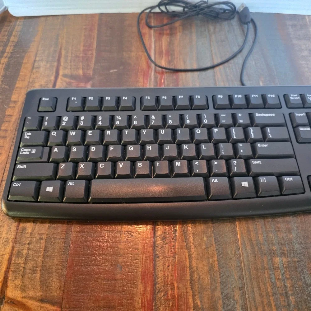 Logitech K120 Wired USB Keyboard Black‎ Full Size Quiet Keys Y-U0009 820-003288